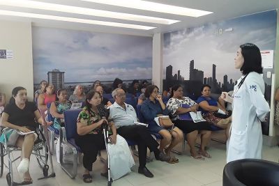 notícia: Usuários do Hospital Jean Bitar participam de palestra sobre a doença de Alzheimer