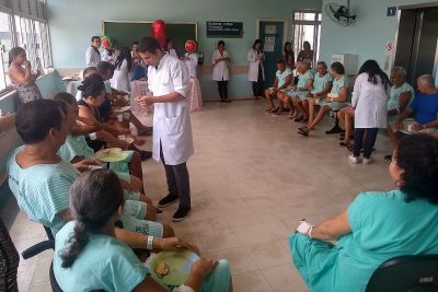 notícia: Pacientes do HC degustam alimentos que evitam doenças cardíacas