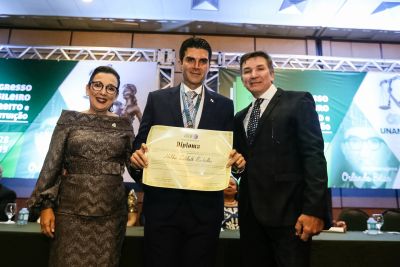 notícia: Governador do Estado recebe a comenda jurídica "Tobias Barreto"