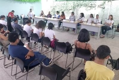 notícia: 'Feirão' de empregos oferece alternativas a pessoas com deficiência