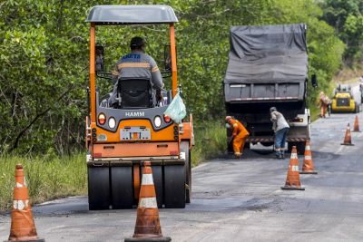 notícia: Setran executa serviços de conservação na PA-318, em Marapanim