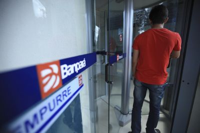 notícia: Servidores já contam com a primeira parcela do 13° salário