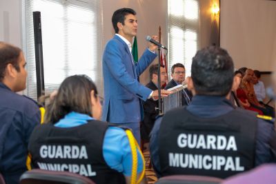 notícia: Governo faz a entrega de 300 coletes no dia da Guarda Municipal