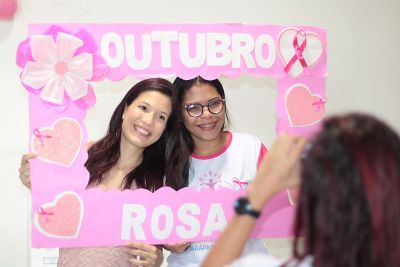 notícia: Ação referente ao Outubro Rosa atende cerca de 400 pessoas