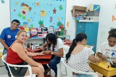 notícia: Cosanpa presenteia professores de Oriximiná com dia de beleza