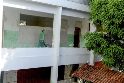 notícia: Mais de 120 escolas do Estado estão com obras em andamento