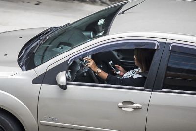 notícia: Detran registra mais de 1.500 infrações por uso de celular no trânsito