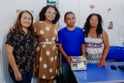 notícia: Portal do Conhecimento doa livros para ala pediátrica do 'Abelardo Santos'