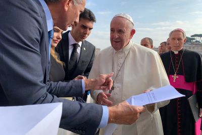 notícia: Governadores da Pan-Amazônia entregam carta de compromisso ao Papa Francisco