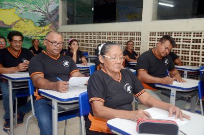 notícia: Não existem obstáculos! Alunos da Educação de Jovens e Adultos (EJA) focam no Enem