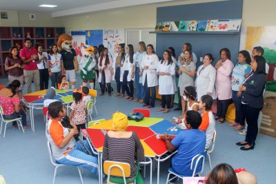 notícia: ParáPaz leva diversão e presenteia pacientes em Hospital Oncológico Infantil
