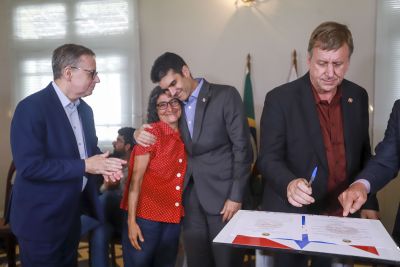notícia: Governo do Pará e Celpa assinam acordo por Tarifa Social que beneficiará famílias de baixa renda
