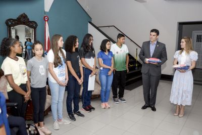 notícia: Delegação paraense recebe uniforme oficial para disputar Jogos Estudantis