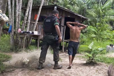 notícia: Policiamento fluvial prende acusado de roubo a ribeirinhos em Mosqueiro