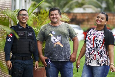 notícia: Militar e casal que ajudaram jovens no Enem mostram importância da prática do bem