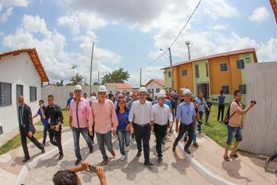 notícia: Governo entrega casas e cheques moradia para comunidade de Icoaraci