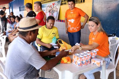 notícia: TerPaz e Celpa trocam lâmpadas e geladeiras de moradores do Jurunas