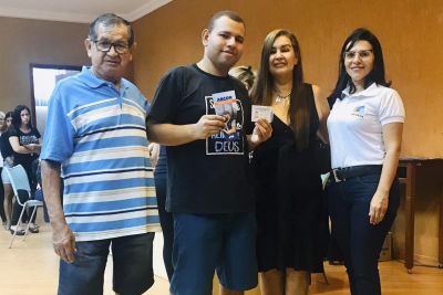 notícia: Arcon entrega carteiras de gratuidade para pessoas com deficiência em Santarém 