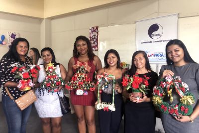 notícia: Moradores do Guamá aprendem a fazer objetos natalinos com material reciclável