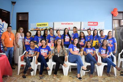 notícia: Concluintes de curso oferecido em área do TerPaz montam uma farmácia