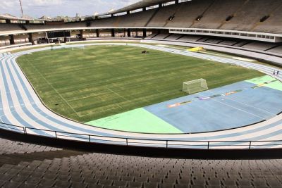 notícia: Futebol Solidário reúne ex-jogadores no estádio Mangueirão