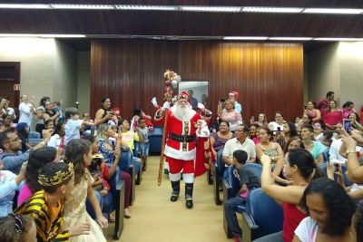 notícia: Natal dos Sonhos leva alegria e esperança a crianças internadas no HC