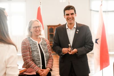 notícia: Governador Helder Barbalho recebe Embaixadora do Canadá