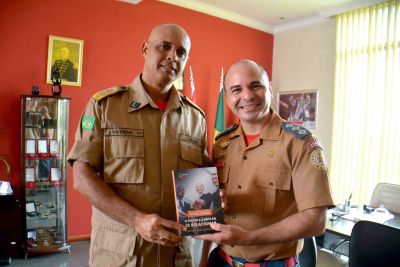 notícia: Bombeiro militar é coautor de livro sobre relações interpessoais 