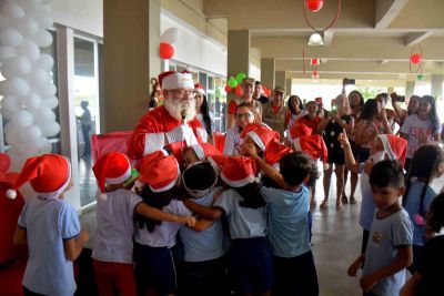 notícia: Papai Noel dos Correios realiza sonho de crianças no Comando Geral dos Bombeiros