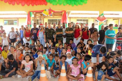 notícia: Polícia Militar promove 'Natal Ribeirinhos da Paz' para moradores de Cotijuba