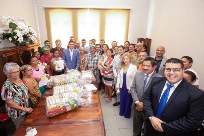 notícia: Governo entrega benefícios para famílias atingidas por incêndio