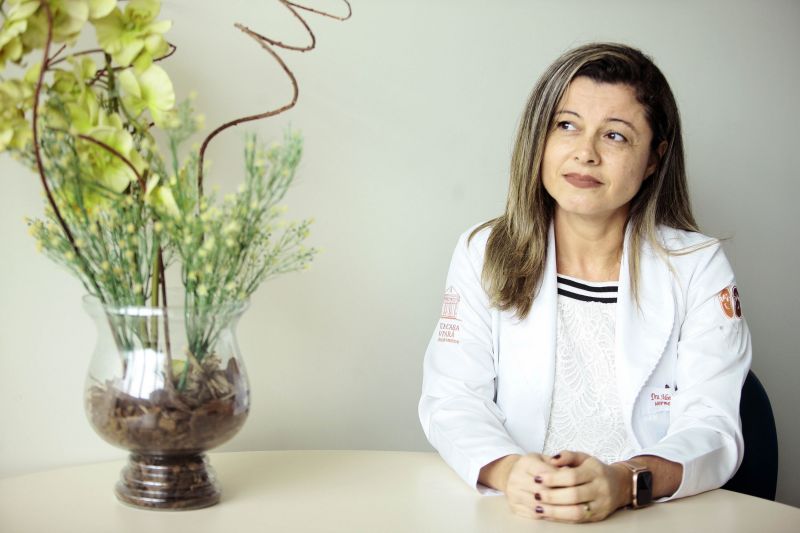 Dr. Monique Caladrine Rodrigues - Coord. do Setor de Terapia Substitutiva Renal Pediatrica da Santa Casa <div class='credito_fotos'>Foto: Bruno Cecim / Ag.Pará | <a href='/midias/2020/originais/5837_3935790a-0f1d-afd9-35cd-ee0c0ccd343b.jpg' download><i class='fa-solid fa-download'></i> Download</a></div>