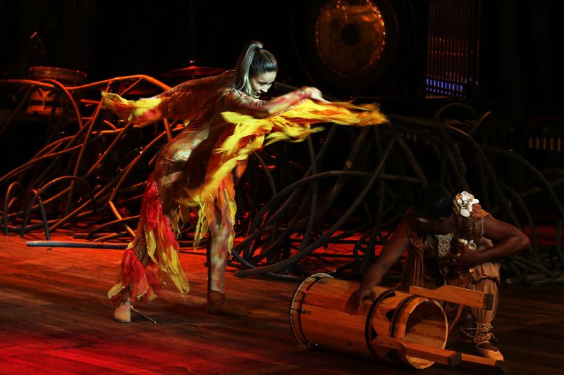 Músicos, bailarinos, coral e solistas interpretaram a natureza para um público que lotou o Teatro da Paz, no final da manhã deste domingo (12). O Musical "Árvores que tocam" faz parte da programação Preamar Cabano. Uma iniciativa do Governo do Estado, por meio da Secretaria de Cultura do Estado. <div class='credito_fotos'>Foto: Bruno Cecim / Ag.Pará   |   <a href='/midias/2020/originais/5854_1c9e8d50-5235-a622-c69e-6afb74e90a7e.jpg' download><i class='fa-solid fa-download'></i> Download</a></div>