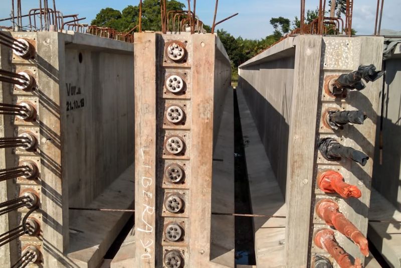 A Secretaria de Estado de Transportes (Setran) em ação conjunta com a Procuradora Geral do Estado (PGE) iniciou, nesta terça-feira (14), a notificação dos moradores da área de construção da ponte sobre o Meruú, na PA-151 em Iarapé Miri. São quatro moradores das áreas de desvios da ponte que, juntos, receberão mais de R$ 272 mil. Além deles, mais 53 pessoas da área de construção da ponte receberão o montante de R$ 423 mil em indenizações após a publicação do decreto de desapropriação da área. <div class='credito_fotos'>Foto: ASCOM SETRAN | <a href='/midias/2020/originais/5870_d1e2cc8c-ac74-df4f-1e51-f89459206b32.jpg' download><i class='fa-solid fa-download'></i> Download</a></div>