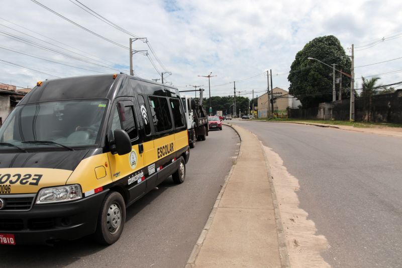 As obras de duplicação da rodovia do Tapanã e rua Yamada, em Belém, executadas pelo Governo do Pará por meio do Núcleo de Gerenciamento de Transporte Metropolitano (NGTM), seguem em ritmo intenso ao longo de 9 KMs. Na rodovia do Tapanã, por exemplo, serviços de drenagem e terraplenagem já ocorrem no trecho final, entre a rua da Piçarreira e a rodovia Arthur Bernardes. <div class='credito_fotos'>Foto: Pedro Guerreiro / Ag. Pará | <a href='/midias/2020/originais/5872_cf1b3efb-7478-984e-db3e-1bcd3ab2a7e1.jpg' download><i class='fa-solid fa-download'></i> Download</a></div>
