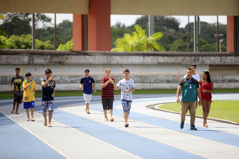 Voluntários se preparam para a grande abertura do Parazão 2020 <div class='credito_fotos'>Foto: Bruno Cecim / Ag.Pará | <a href='/midias/2020/originais/5888_421fb4e8-9151-0685-8085-cf533720f581.jpg' download><i class='fa-solid fa-download'></i> Download</a></div>