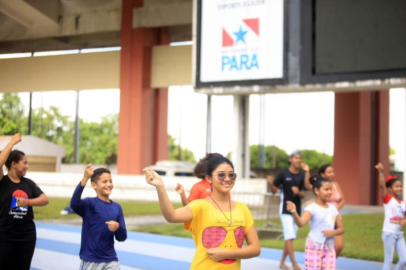 Voluntários se preparam para a grande abertura do Parazão 2020 <div class='credito_fotos'>Foto: Bruno Cecim / Ag.Pará | <a href='/midias/2020/originais/5888_a55bb482-b7cb-799f-7c28-7dfd76fceed1.jpg' download><i class='fa-solid fa-download'></i> Download</a></div>