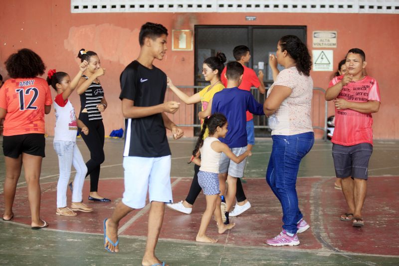 Voluntários se preparam para a grande abertura do Parazão 2020 <div class='credito_fotos'>Foto: Bruno Cecim / Ag.Pará | <a href='/midias/2020/originais/5888_b1f820db-0d34-a86c-6350-dcf401e6e71e.jpg' download><i class='fa-solid fa-download'></i> Download</a></div>