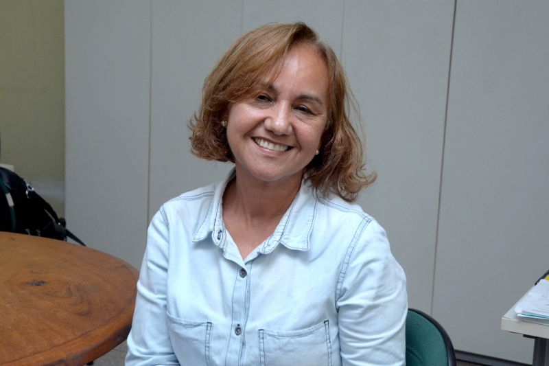 Professora Ione Franco <div class='credito_fotos'>Foto: Eliseu Dias / Ascom Seduc   |   <a href='/midias/2020/originais/5889_a53583df-1c7e-4548-a543-9fcde8edf866.jpg' download><i class='fa-solid fa-download'></i> Download</a></div>