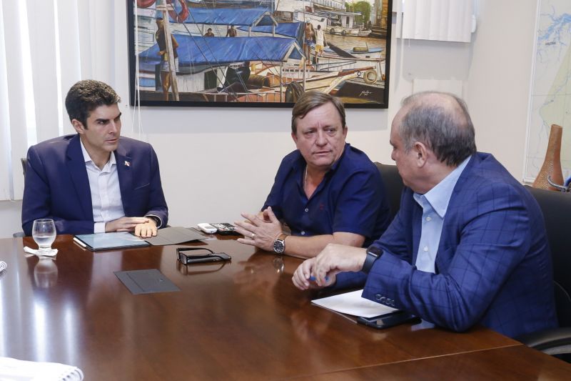 A entrega da Escola Estadual de Ensino Fundamental Irmã Dulce, em Parauapebas, no sudeste paraense, ainda durante o primeiro semestre e totalmente reformada, foi anunciada como prioridade para o Governo do Estado. <div class='credito_fotos'>Foto: Marcelo Seabra / Ag. Pará | <a href='/midias/2020/originais/5891_c988f683-0473-01f5-da8a-0f301ded4b3c.jpg' download><i class='fa-solid fa-download'></i> Download</a></div>