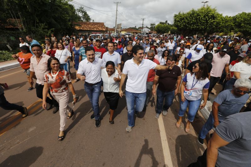 Uma nova PA-416 foi entregue neste sábado (18) ao moradores da Região Metropolitana de Belém, em especial para quem vive, trabalha e segue da BR-316 até a entrada da Vila de Americano, principal distrito do município de Santa Izabel do Pará. A rodovia paraense foi entregue a toda população do estado pelo Governador Helder Barbalho. <div class='credito_fotos'>Foto: Marcelo Seabra / Ag. Pará | <a href='/midias/2020/originais/5895_12874eee-84b7-4f3f-99d0-691b657298cc.jpg' download><i class='fa-solid fa-download'></i> Download</a></div>