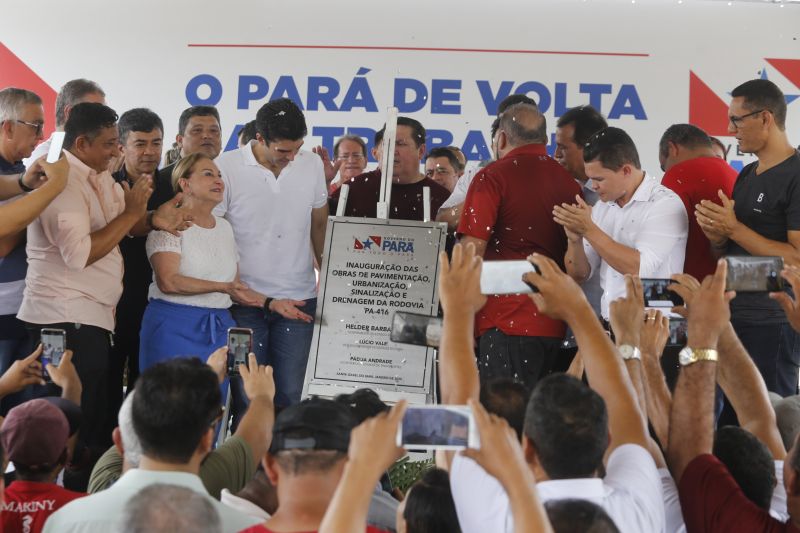 Uma nova PA-416 foi entregue neste sábado (18) ao moradores da Região Metropolitana de Belém, em especial para quem vive, trabalha e segue da BR-316 até a entrada da Vila de Americano, principal distrito do município de Santa Izabel do Pará. A rodovia paraense foi entregue a toda população do estado pelo Governador Helder Barbalho. <div class='credito_fotos'>Foto: Marcelo Seabra / Ag. Pará | <a href='/midias/2020/originais/5895_c6da91ff-eee6-79d6-2929-acb3b4635af0.jpg' download><i class='fa-solid fa-download'></i> Download</a></div>