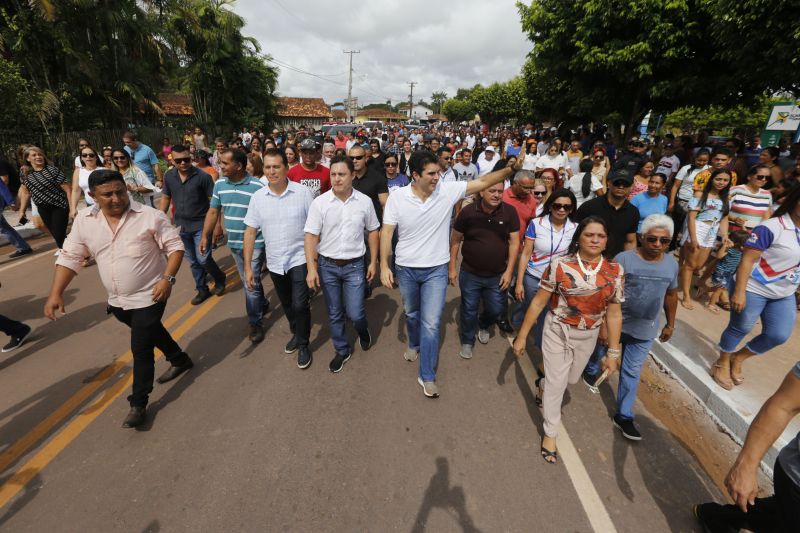 Uma nova PA-416 foi entregue neste sábado (18) ao moradores da Região Metropolitana de Belém, em especial para quem vive, trabalha e segue da BR-316 até a entrada da Vila de Americano, principal distrito do município de Santa Izabel do Pará. A rodovia paraense foi entregue a toda população do estado pelo Governador Helder Barbalho. <div class='credito_fotos'>Foto: Marcelo Seabra / Ag. Pará | <a href='/midias/2020/originais/5895_efcdf6bb-64bd-b204-338d-99a3fd4a25b3.jpg' download><i class='fa-solid fa-download'></i> Download</a></div>
