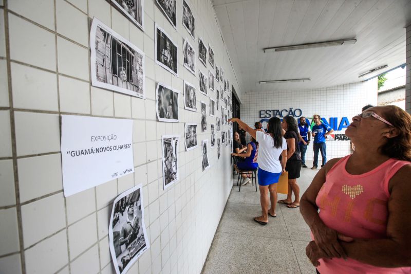 “Novos olhares” - Ainda na manhã de hoje foram realizadas atividades do TerPaz nos bairros da Cabanagem, Jurunas e Guamá. Neste, também houve a exposição fotográfica “Guamá: novos olhares”, resultado da oficina de Fotografia Digital promovida pela Secretaria de Estado de Comunicação (Secom). Escolhido pelos próprios alunos, o título da mostra reflete o objetivo da oficina, que é estimular o olhar crítico e intensificar a relação de pertencimento das pessoas ao lugar onde moram, por vezes estigmatizado e fragilizado pela violência. <div class='credito_fotos'>Foto: JADER PAES / AG. PARÁ | <a href='/midias/2020/originais/5903_02207729-e251-deed-ab71-0c3e68f948ff.jpg' download><i class='fa-solid fa-download'></i> Download</a></div>
