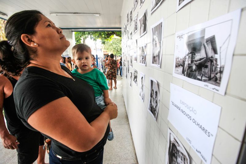 “Novos olhares” - Ainda na manhã de hoje foram realizadas atividades do TerPaz nos bairros da Cabanagem, Jurunas e Guamá. Neste, também houve a exposição fotográfica “Guamá: novos olhares”, resultado da oficina de Fotografia Digital promovida pela Secretaria de Estado de Comunicação (Secom). Escolhido pelos próprios alunos, o título da mostra reflete o objetivo da oficina, que é estimular o olhar crítico e intensificar a relação de pertencimento das pessoas ao lugar onde moram, por vezes estigmatizado e fragilizado pela violência. <div class='credito_fotos'>Foto: JADER PAES / AG. PARÁ | <a href='/midias/2020/originais/5903_d99ebd0f-6bfd-0d22-0cb0-1be46afa04d4.jpg' download><i class='fa-solid fa-download'></i> Download</a></div>
