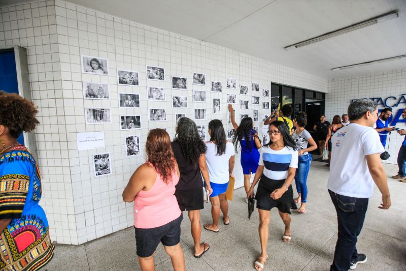 “Novos olhares” - Ainda na manhã de hoje foram realizadas atividades do TerPaz nos bairros da Cabanagem, Jurunas e Guamá. Neste, também houve a exposição fotográfica “Guamá: novos olhares”, resultado da oficina de Fotografia Digital promovida pela Secretaria de Estado de Comunicação (Secom). Escolhido pelos próprios alunos, o título da mostra reflete o objetivo da oficina, que é estimular o olhar crítico e intensificar a relação de pertencimento das pessoas ao lugar onde moram, por vezes estigmatizado e fragilizado pela violência. <div class='credito_fotos'>Foto: JADER PAES / AG. PARÁ | <a href='/midias/2020/originais/5903_f0ca52b1-82d3-2ff2-ae1c-e57074db8b72.jpg' download><i class='fa-solid fa-download'></i> Download</a></div>