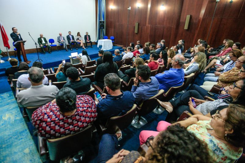 A cerimônia de posse do auditor fiscal de receitas estaduais Eli Sòsinho Ribeiro no cargo de subsecretário da Administração Tributária da Secretaria de Estado da Fazenda, Sefa, foi realizada hoje (23/01) no auditório da Sefa em Belém. <div class='credito_fotos'>Foto: Jader Paes / Agência Pará | <a href='/midias/2020/originais/5915_0616941a-7d78-3a52-1cce-4a86e0be5bbb.jpg' download><i class='fa-solid fa-download'></i> Download</a></div>