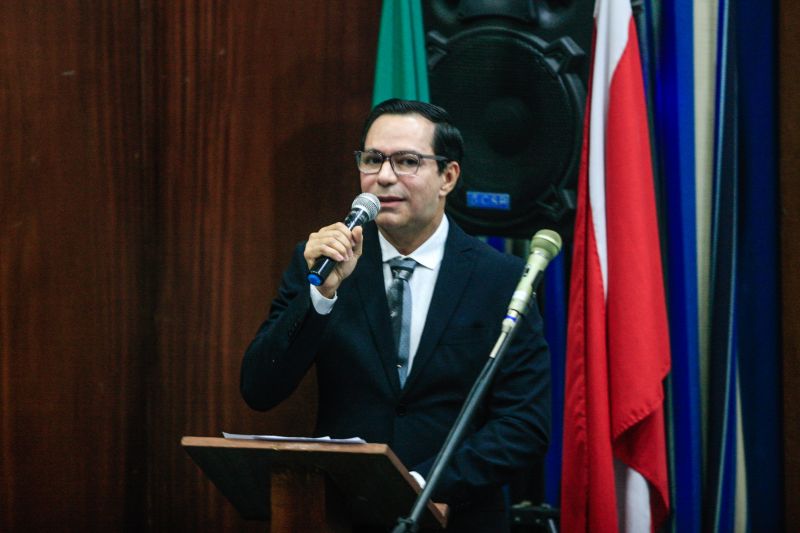 A cerimônia de posse do auditor fiscal de receitas estaduais Eli Sòsinho Ribeiro no cargo de subsecretário da Administração Tributária da Secretaria de Estado da Fazenda, Sefa, foi realizada hoje (23/01) no auditório da Sefa em Belém. <div class='credito_fotos'>Foto: Jader Paes / Agência Pará | <a href='/midias/2020/originais/5915_aff110da-3017-62cc-63be-6f3b3bb279e6.jpg' download><i class='fa-solid fa-download'></i> Download</a></div>
