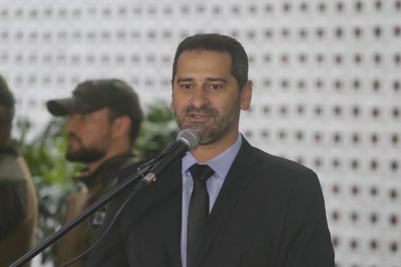 Em funcionamento desde o ano passado, a primeira Diretoria de Combate à Corrupção (Decor) do País, ligada à Polícia Civil do Estado do Pará, está funcionando em espaço mais amplo e equipado. O governador Helder Barbalho, acompanhado do vice-governador, Lúcio Vale, inaugurou nesta quinta-feira (23), as instalações da Diretoria nas dependências da Delegacia-Geral, em Belém. O local passou por reforma, realizada com recursos do Fundo de Investimento em Segurança Pública (Fisp), também utilizados na aquisição de equipamentos especializados e qualificação dos servidores. <div class='credito_fotos'>Foto: Marcelo Seabra / Ag. Pará | <a href='/midias/2020/originais/5916_5a485b60-cb1f-30e8-bb76-ddabac51e973.jpg' download><i class='fa-solid fa-download'></i> Download</a></div>