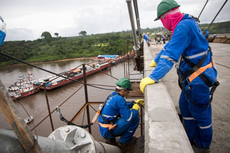 Mojú, Pará, Brasil.
uma semana da entrega da ponte União (Alça Viária)
Operários falam sobre os desafios de trabalhar em uma obra de grande importância para o Estado.
Fotos: Pedro Guerreiro / Ag. Pará <div class='credito_fotos'>Foto: Pedro Guerreiro / Ag. Pará | <a href='/midias/2020/originais/5925_2657d07f-1af2-adff-7ce1-a9f732b0f9d4.jpg' download><i class='fa-solid fa-download'></i> Download</a></div>